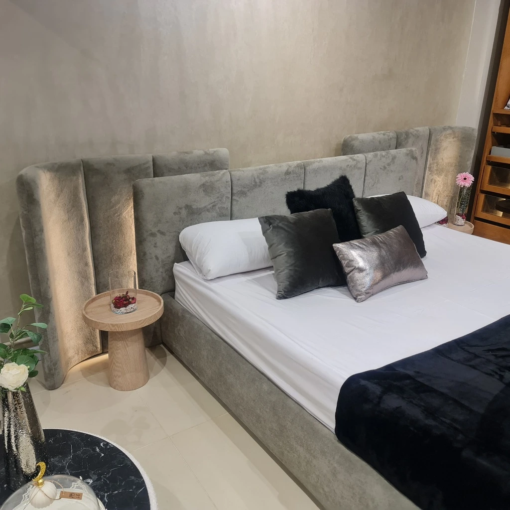 Halo Bed + 2 Nightstand + Banquet
