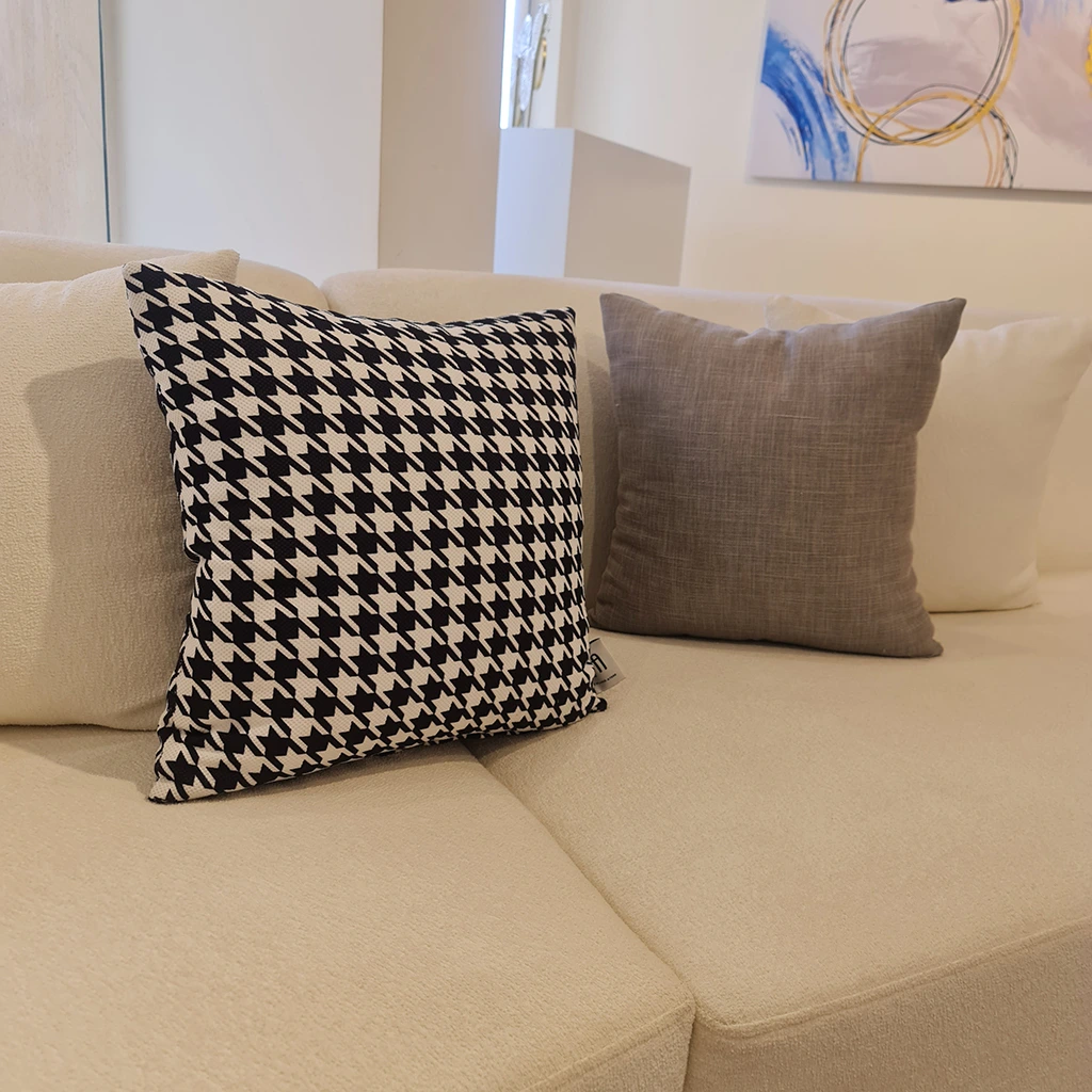 Printed%20Cushion%20-%20Black%20%26%20White%20Pattern