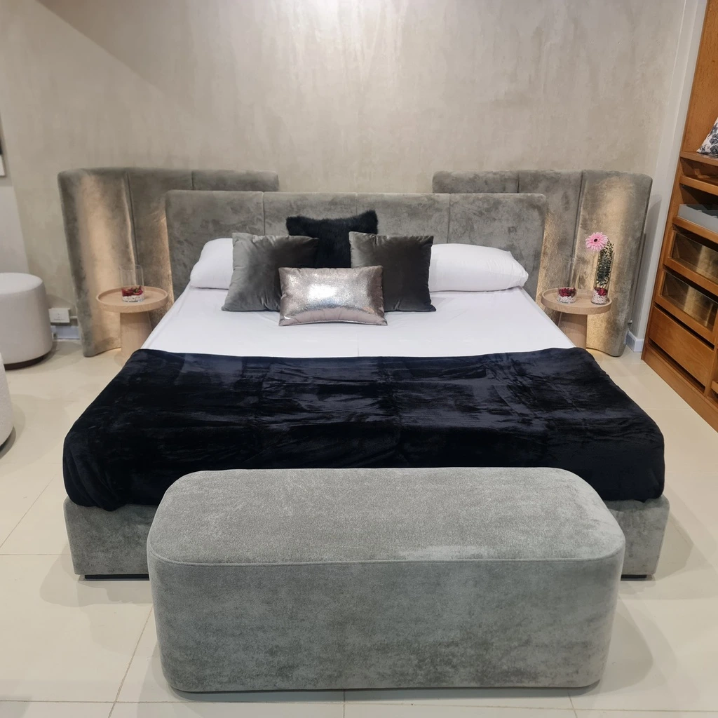 [P260001570904] Halo Bed + 2 Nightstand + Banquet